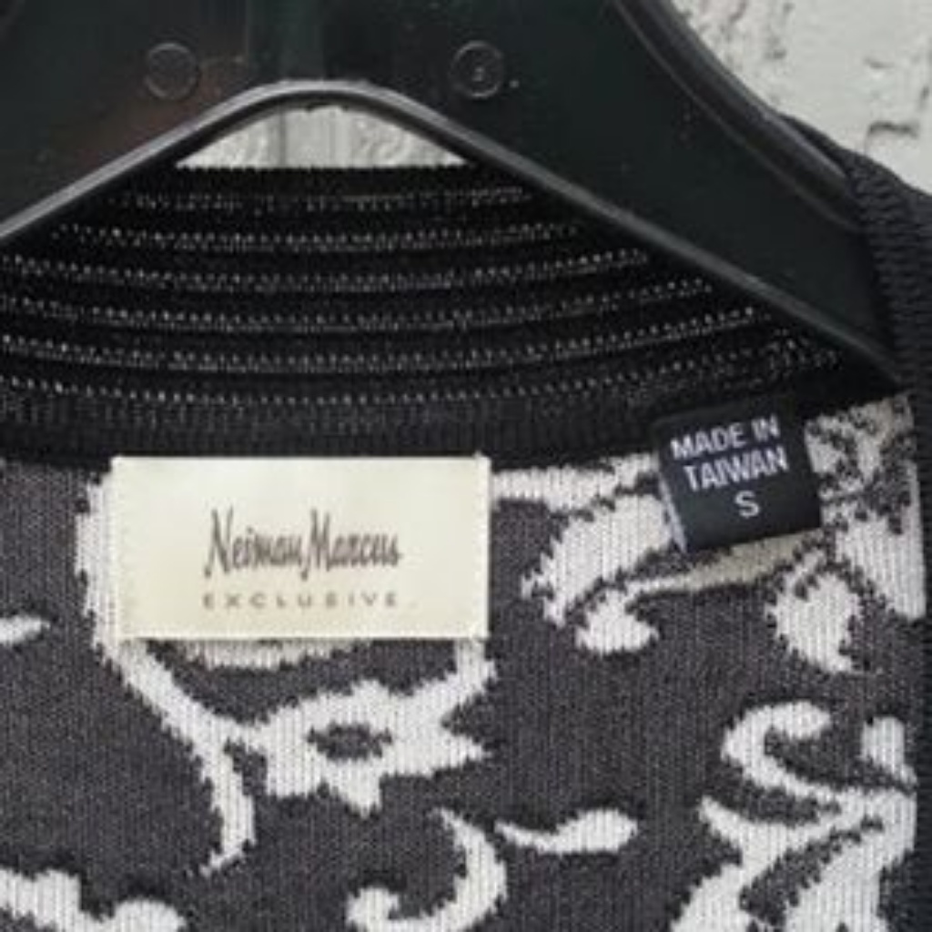 Neiman Marcus Black & White Floral Pattern Cardigan Pleated 3/4 Pleated Sleeves — image 5 of 6
